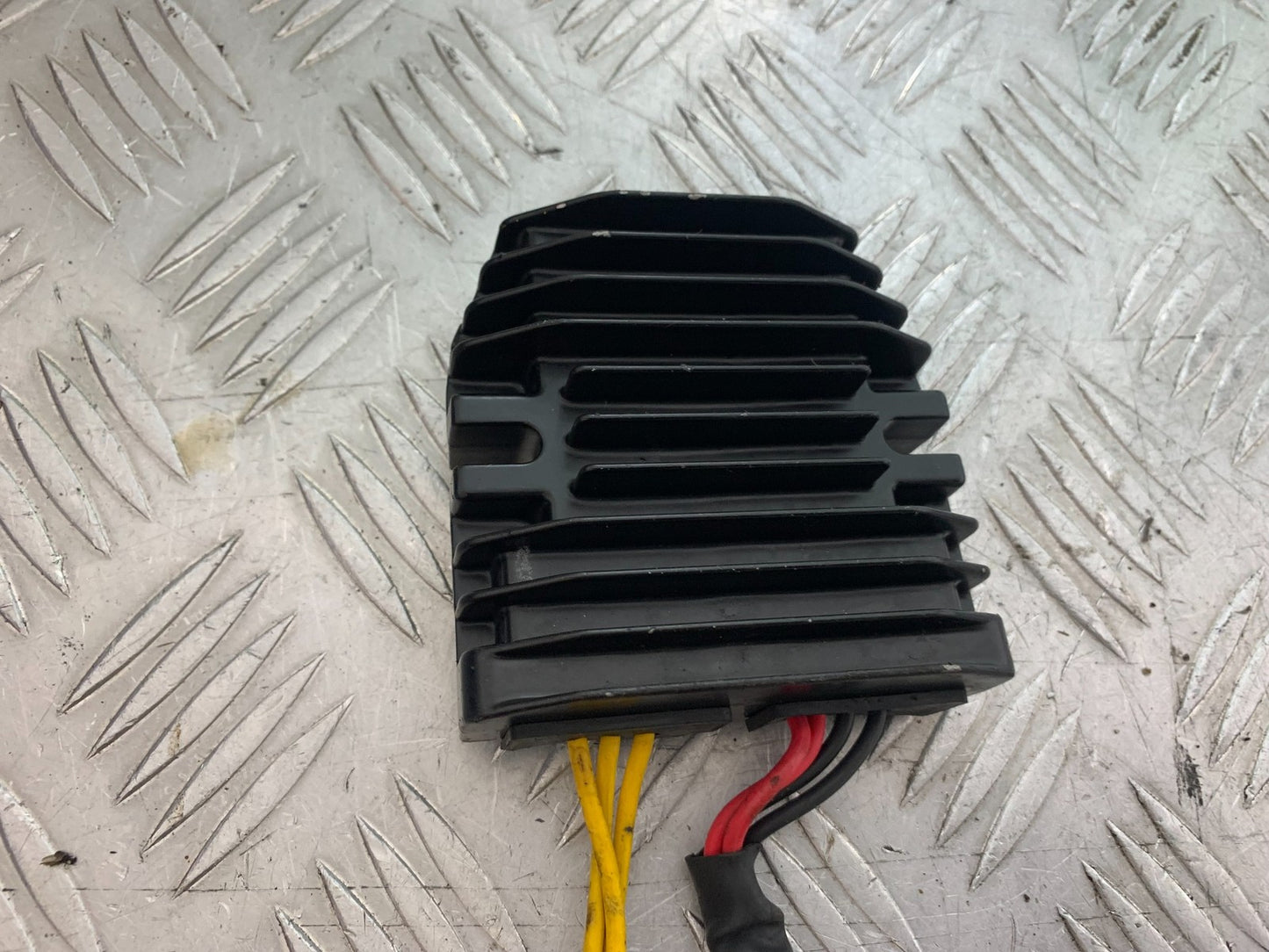 APRILIA TUONO 1000 V4R REGULATOR  YEAR 2011-13  (CMB1316)