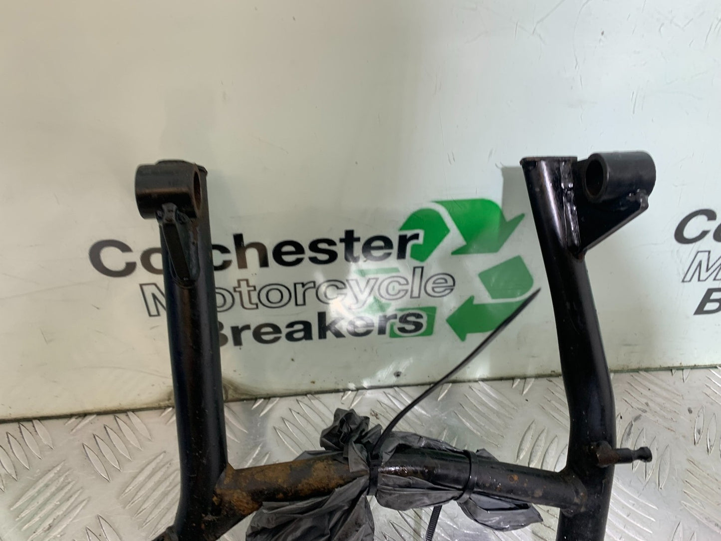 TRIUMPH 1050 SPRINT ST CENTER STAND 2003-2011 (CMB1285)
