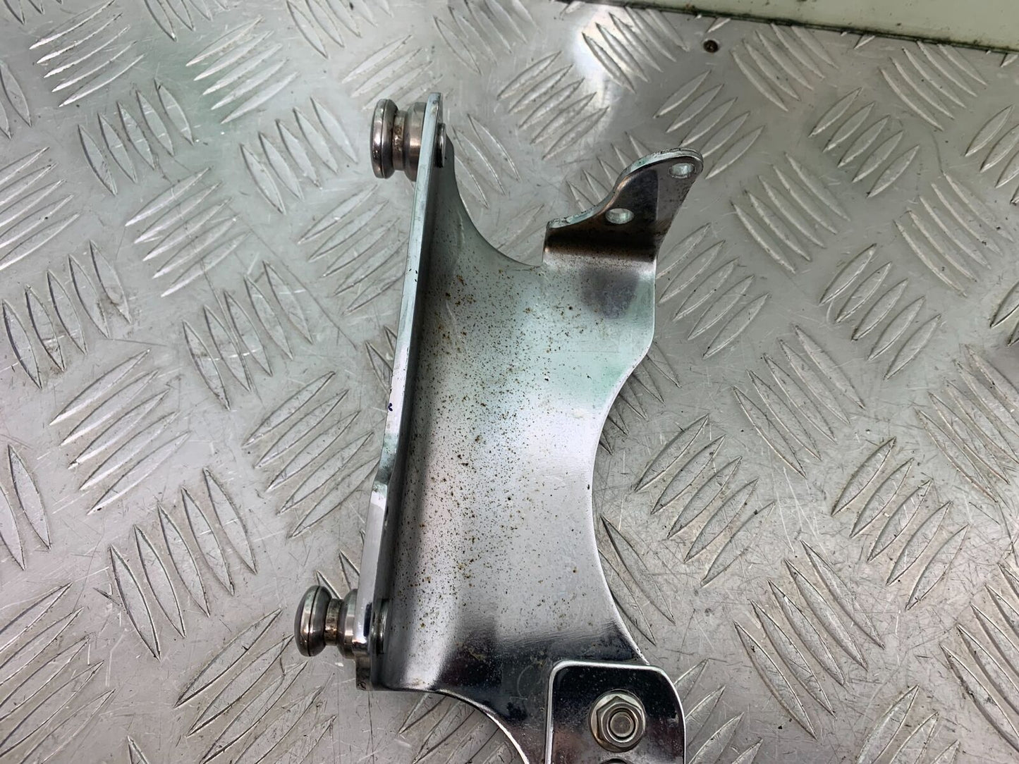 TRIUMPH THUNDERBIRD 1600 HEADLIGHT BRACKET    YEAR 2011 (CMB1107)