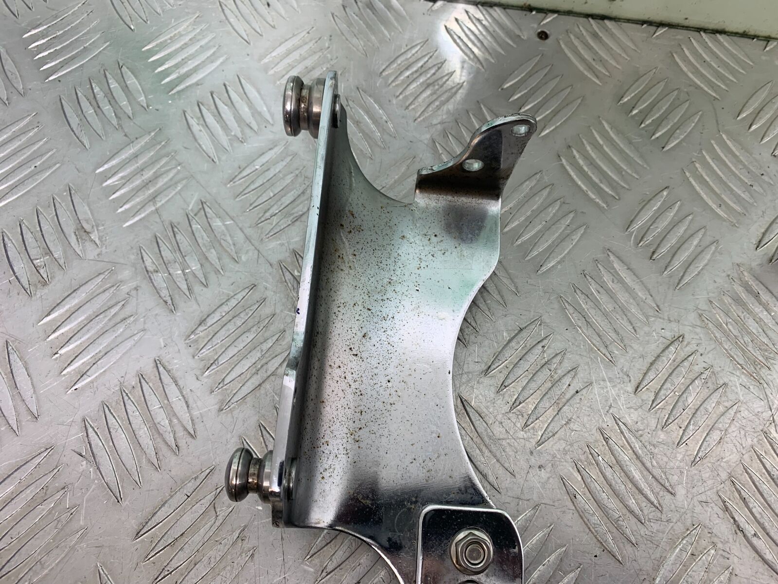 TRIUMPH THUNDERBIRD 1600 HEADLIGHT BRACKET    YEAR 2011 (CMB1107)