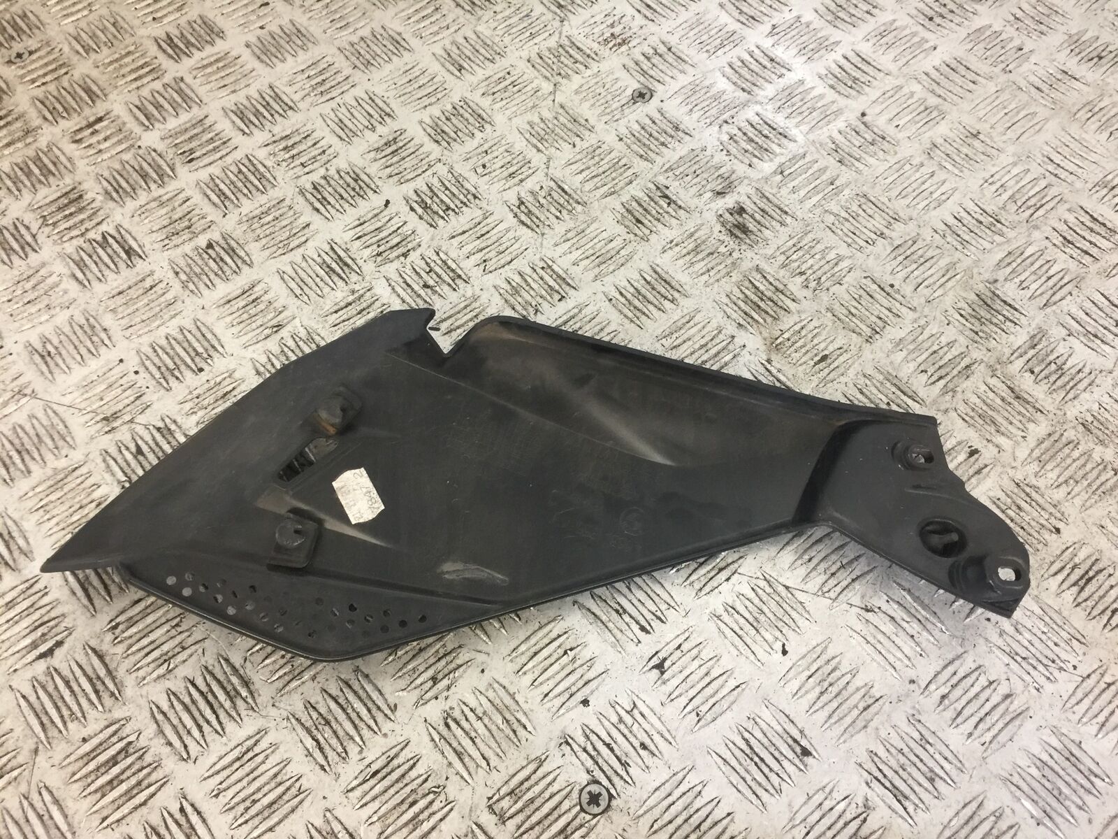 BMW R1200 GS TE EXCLUSIVE LEFT INFILL COVER   YEAR 2018  (STOCK 702)