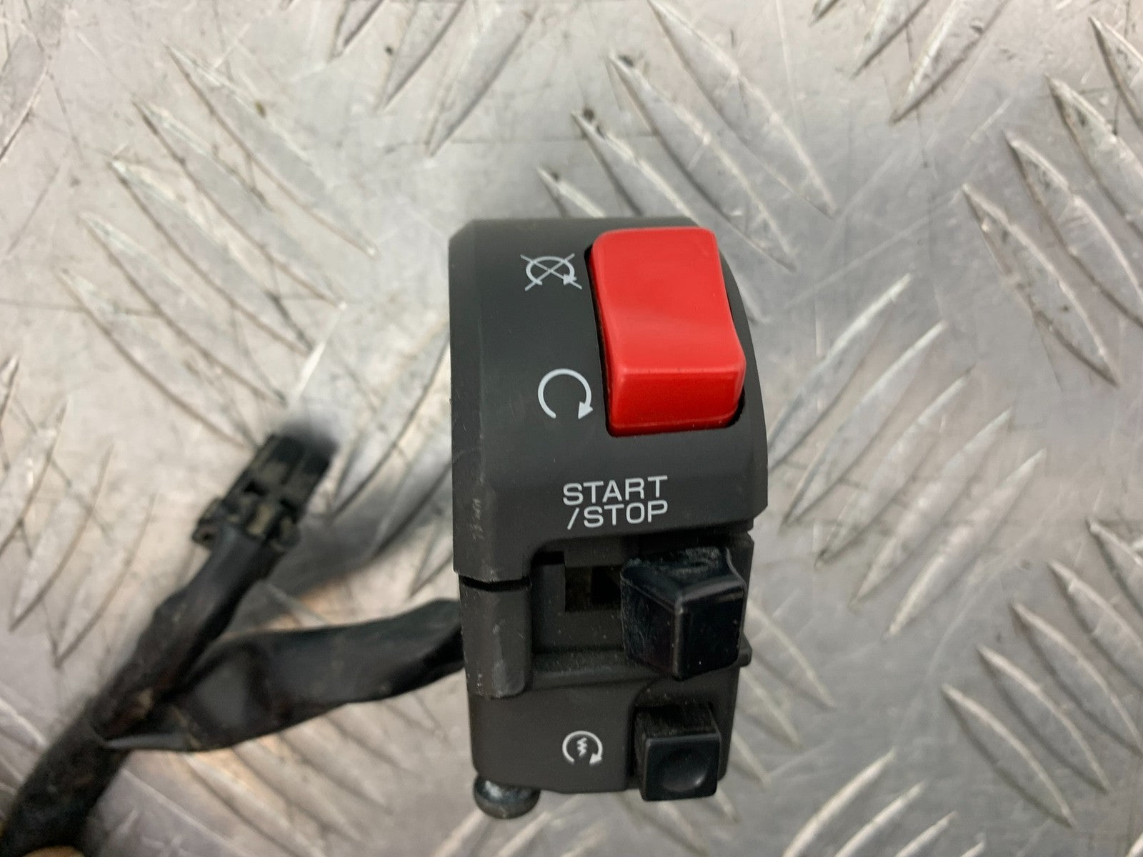 KAWASAKI ZX10R ZX10 R RIGHT SWITCH GEAR  2008-2010 (CMB1301)