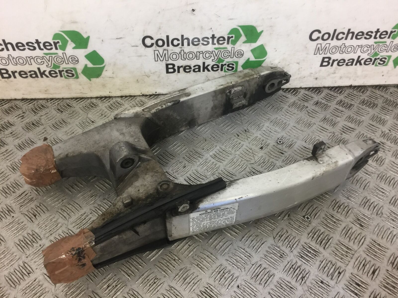 HONDA CBR600 CBR 600 F4I SWINGARM  YEAR 2001 (STOCK 537)