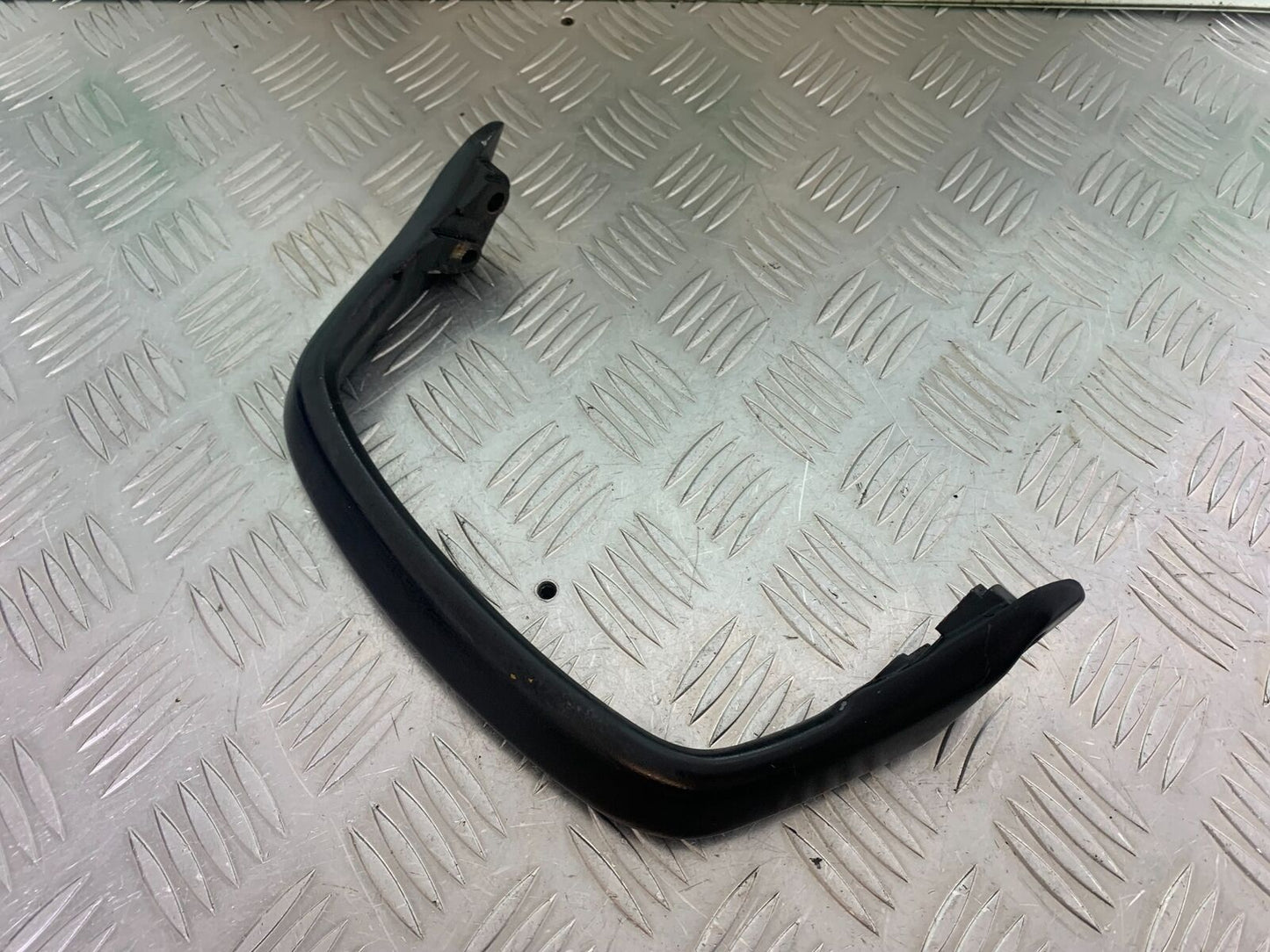 YAMAHA XJR1300 XJR 1300 GRAB RAIL   YEAR 1999-2003 (CMB1055)