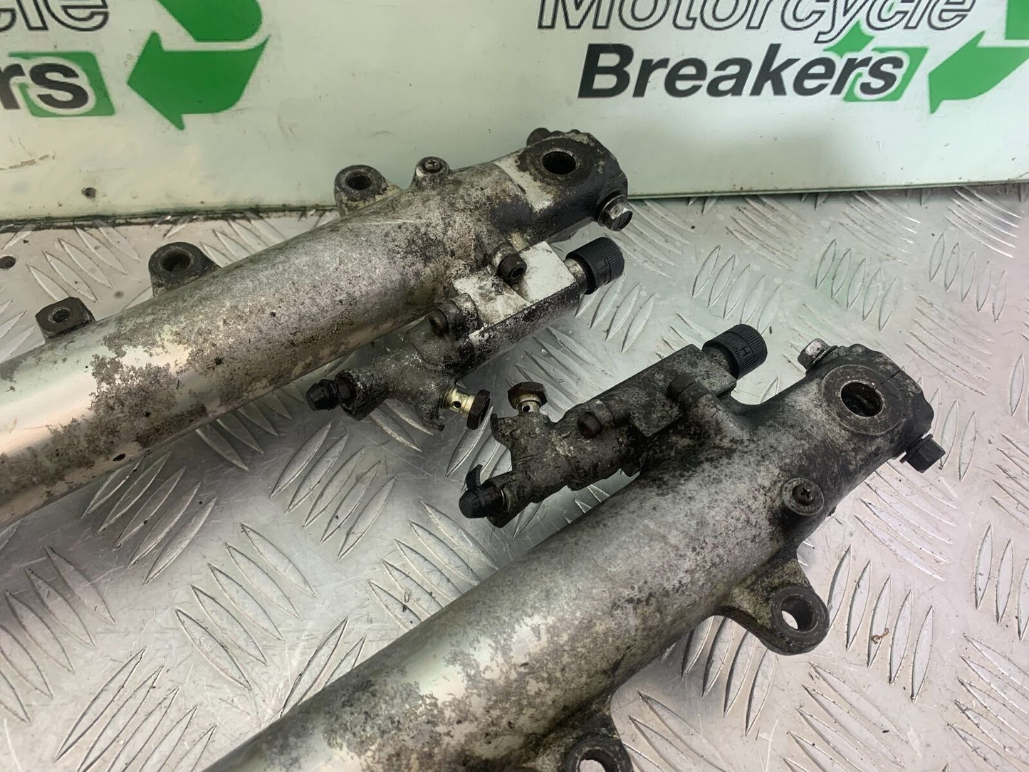 YAMAHA FJ1100 FJ 1100 FORKS   YEAR 1984-1985 (CMB1101)
