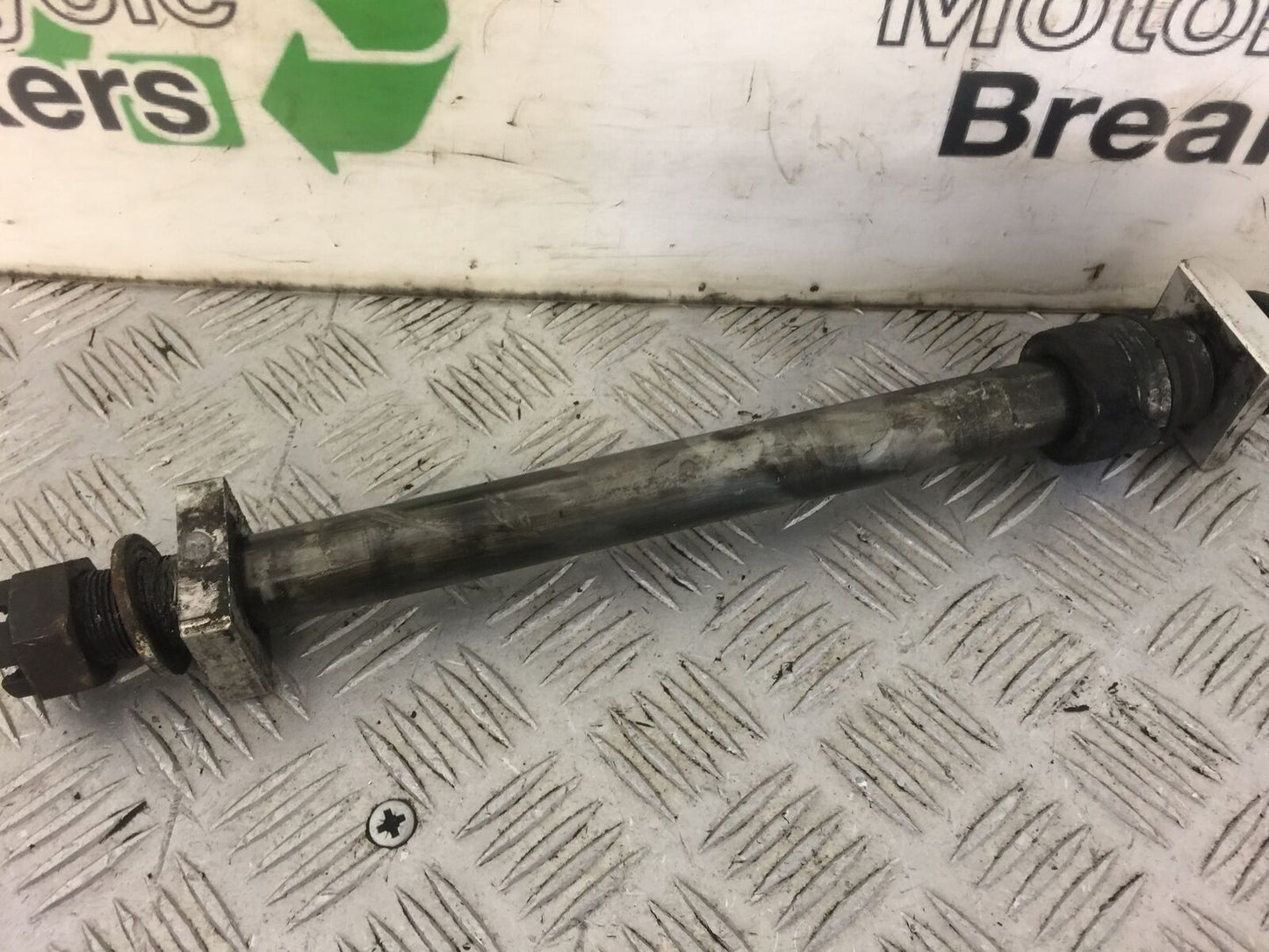 KAWASAKI ZX6R ZX6 J  REAR WHEEL SPINDLE  YEAR 2000  (STOCK 456)