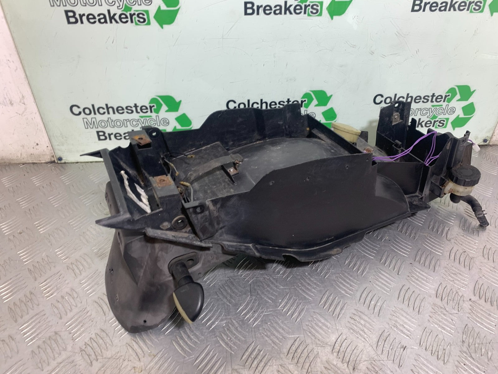 YAMAHA YZF1000 THUNDERACE UNDERTRAY YEAR 1997-2000 (CMB1204)