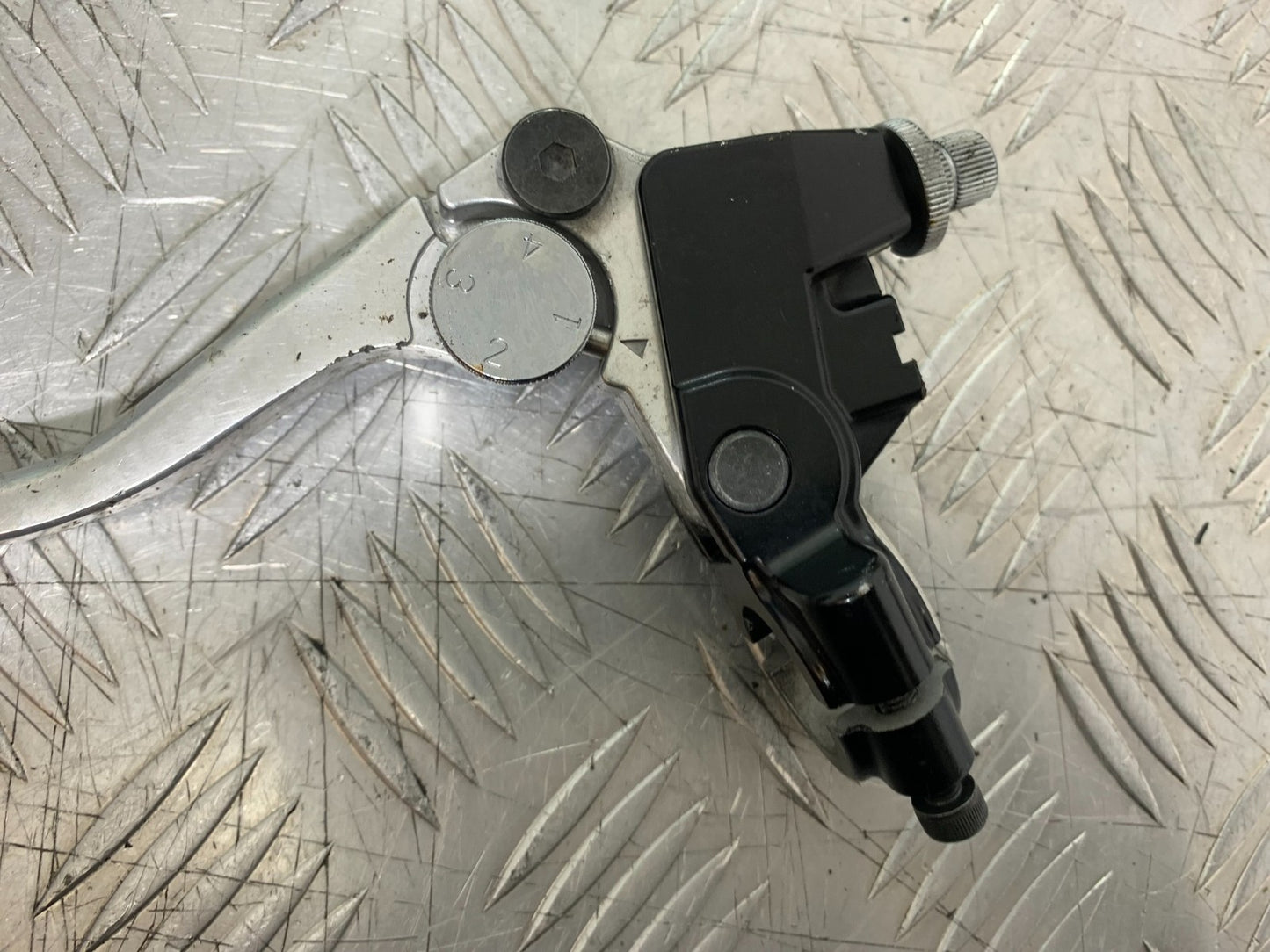 TRIUMPH 1050 SPRINT ST CLUTCH LEVER AND BRACKET   2003-2011 (CMB1285)