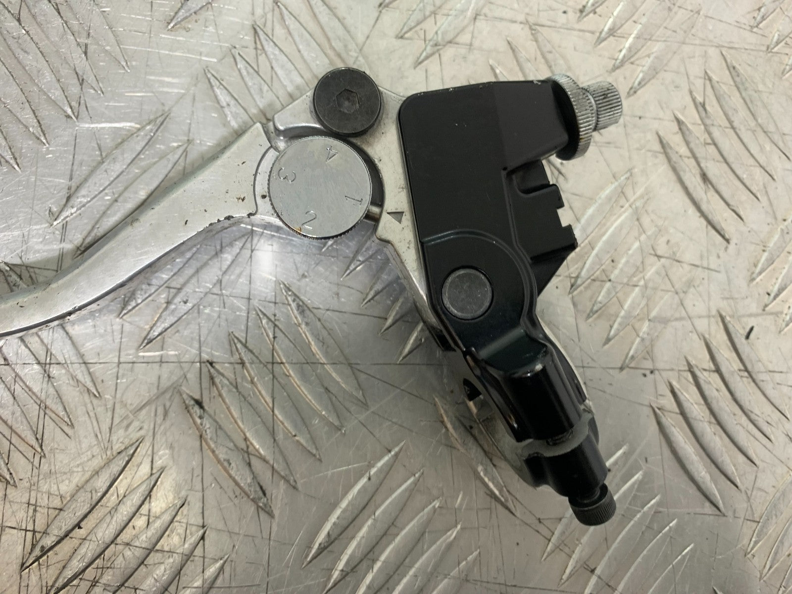 TRIUMPH 1050 SPRINT ST CLUTCH LEVER AND BRACKET   2003-2011 (CMB1285)