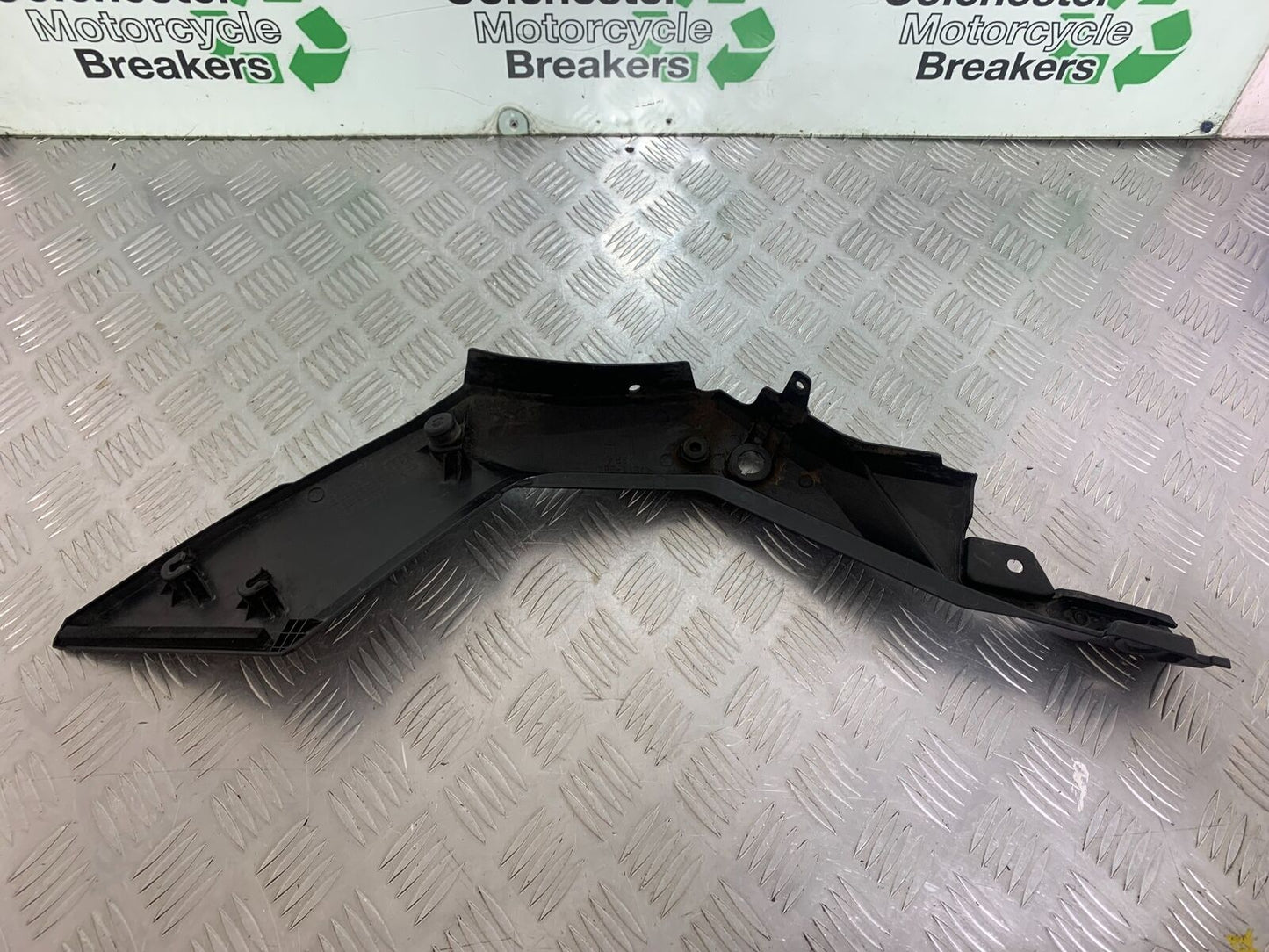 SUZUKI DL 650 V-STROM LEFT SIDE INFILL PANEL YEAR 2020 (CMB1117)