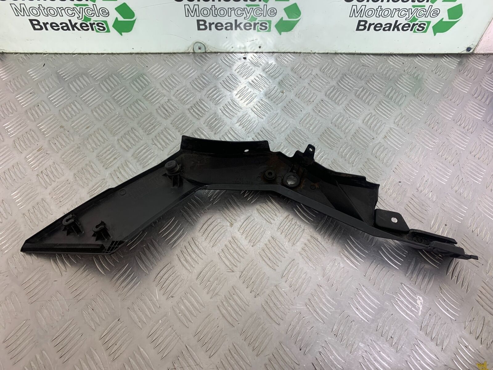 SUZUKI DL 650 V-STROM LEFT SIDE INFILL PANEL YEAR 2020 (CMB1117)