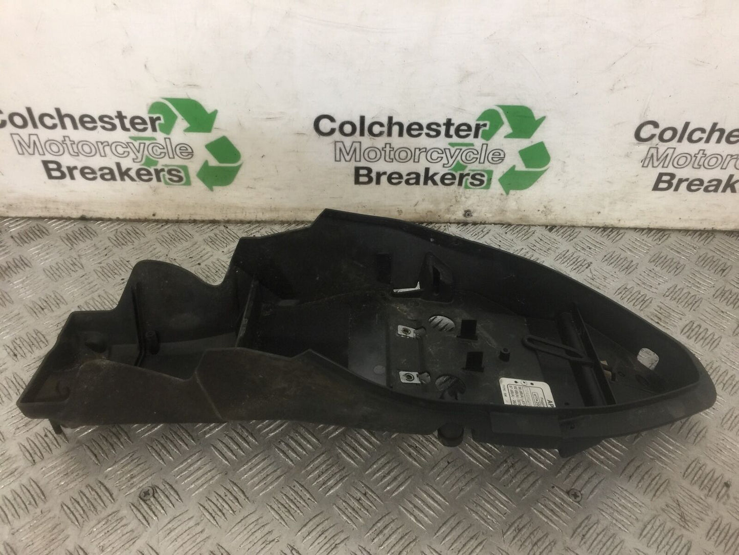 APRILIA DORSODURO 750 FACTORY UNDERTRAY YEAR 2011 (STOCK 908)