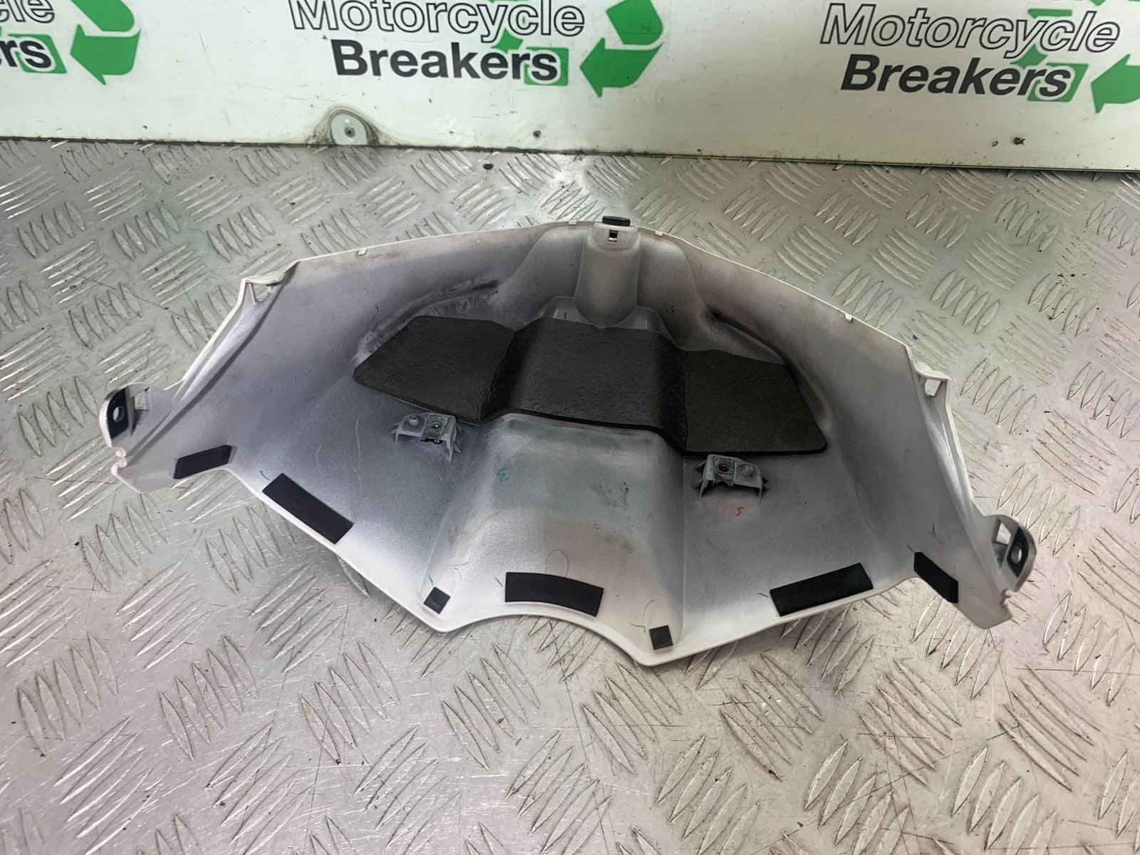 YAMAHA YZF R1 14 B BIG BANG PETROL TANK COWL   2009-14 (CMB1175)
