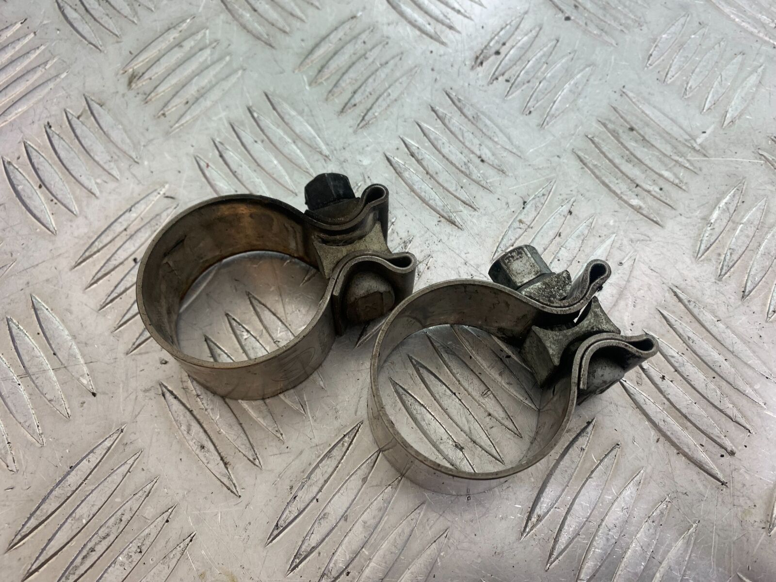 HARLEY DAVIDSON XL883 N IROD 3 X EXHAUST CLAMPS  YEAR 2020  (CMB1116)