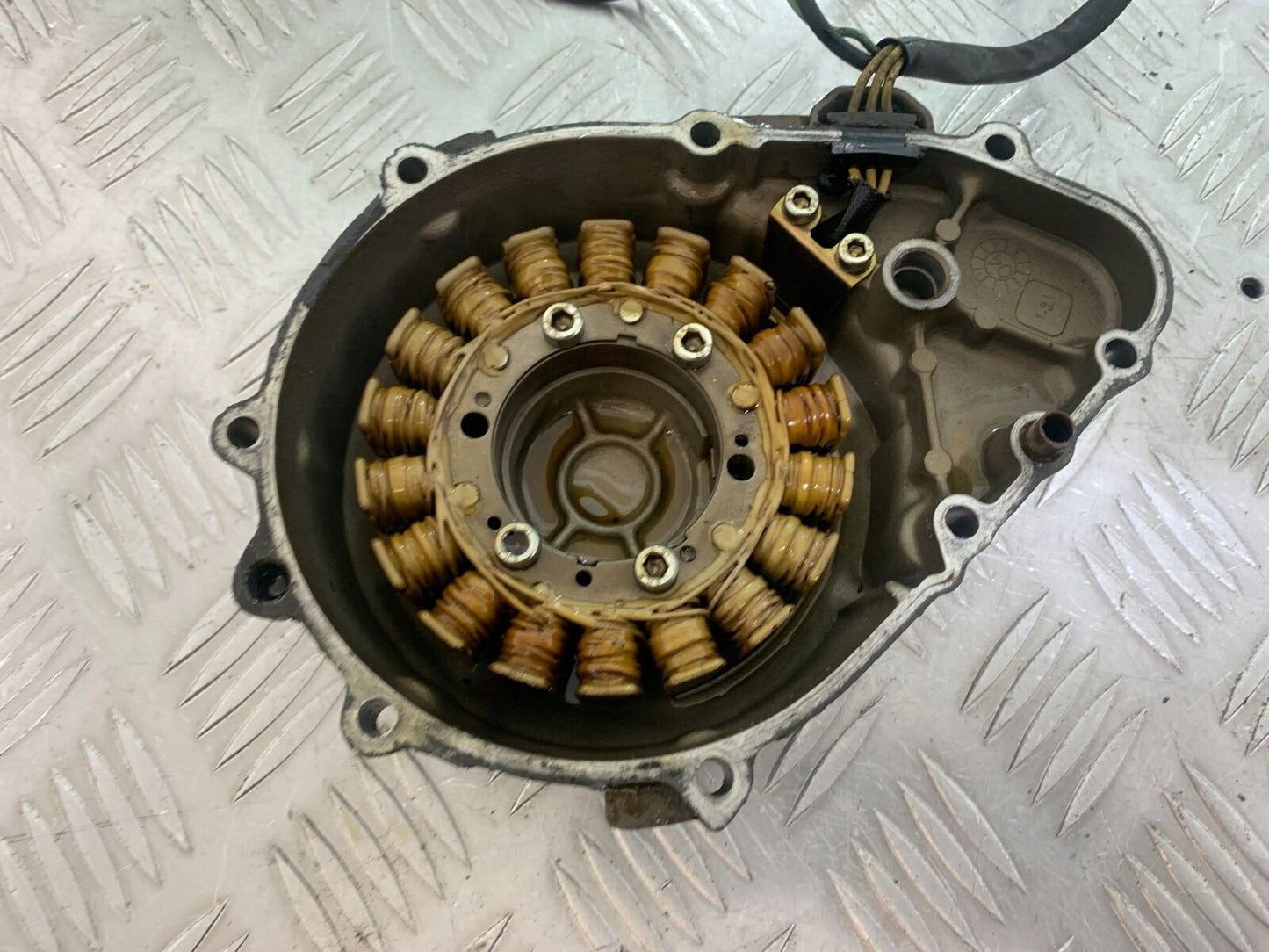 KAWASAKI ZX9R ZX9 C GENERATOR AND COVER  YEAR 1998-99 (STOCK 903)