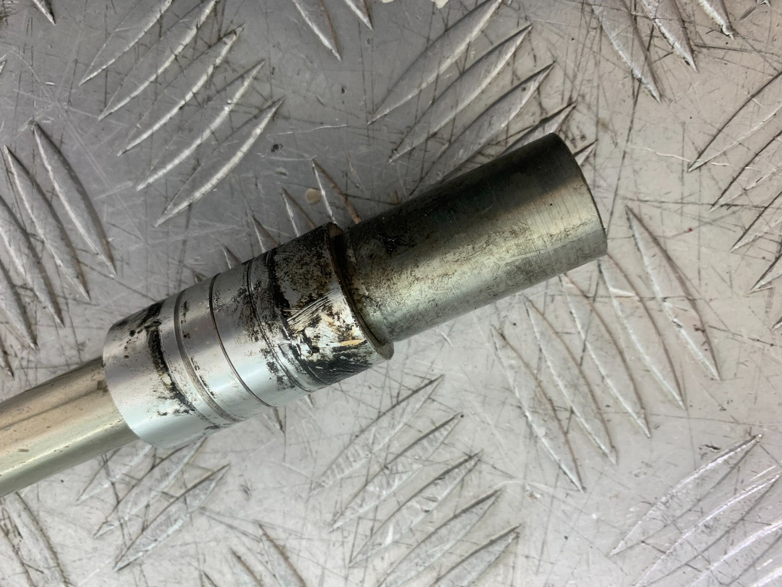 TRIUMPH TRIDENT 660 FRONT WHEEL SPINDLE YEAR 2021-2024 (CMB1295)