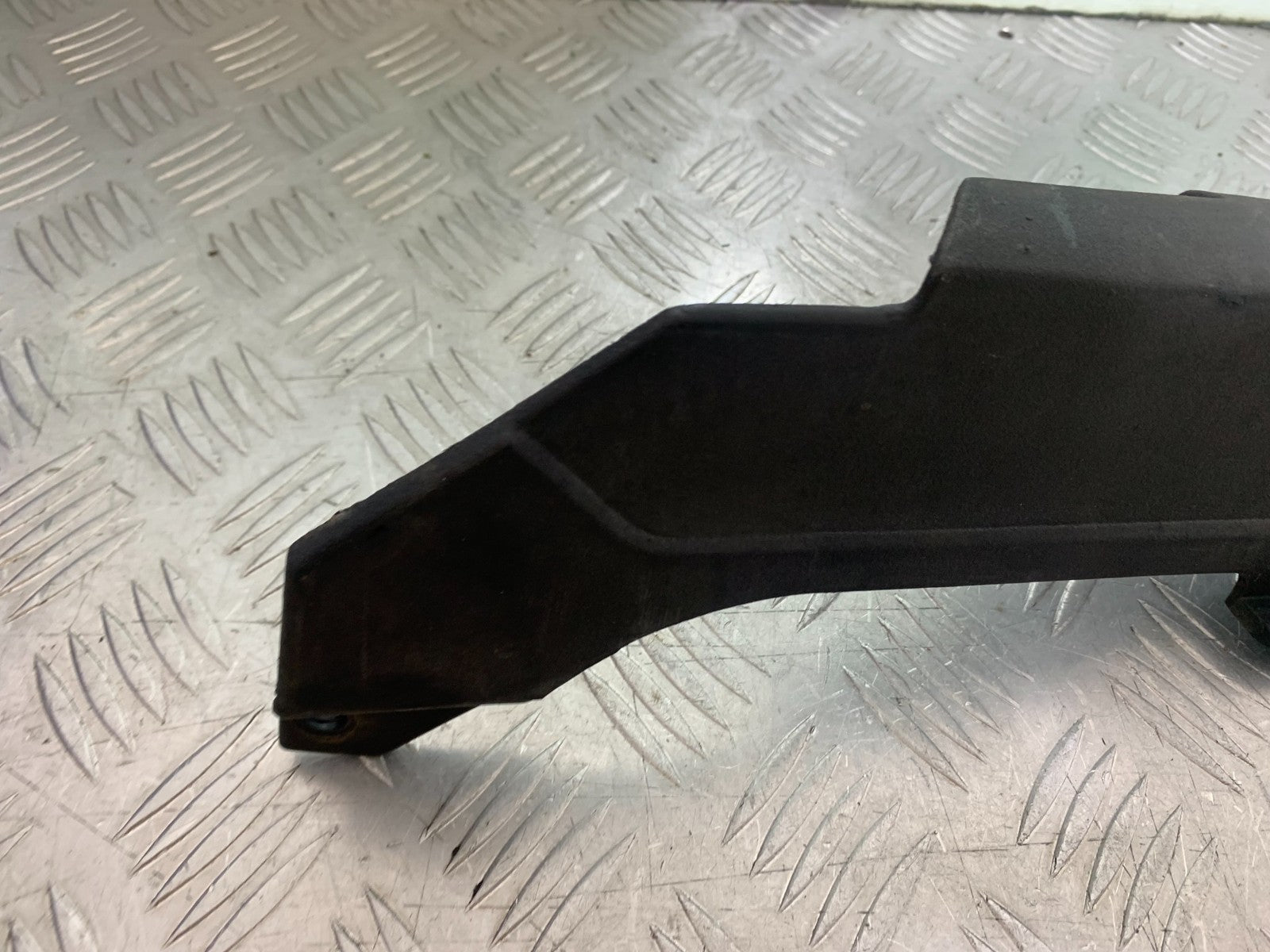 TRIUMPH TROPHY 900 CHAIN GUARD   YEAR 1991-95 (CMB1251)
