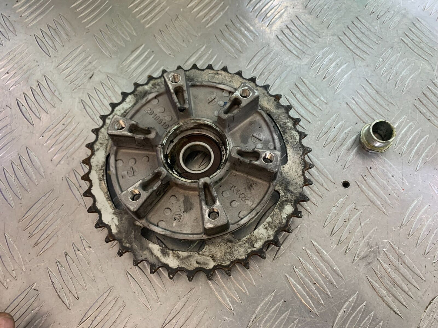 TRIUMPH BONNEVILLE T100 SPROCKET CARRIER   YEAR 2017-2021 (CMB1084)