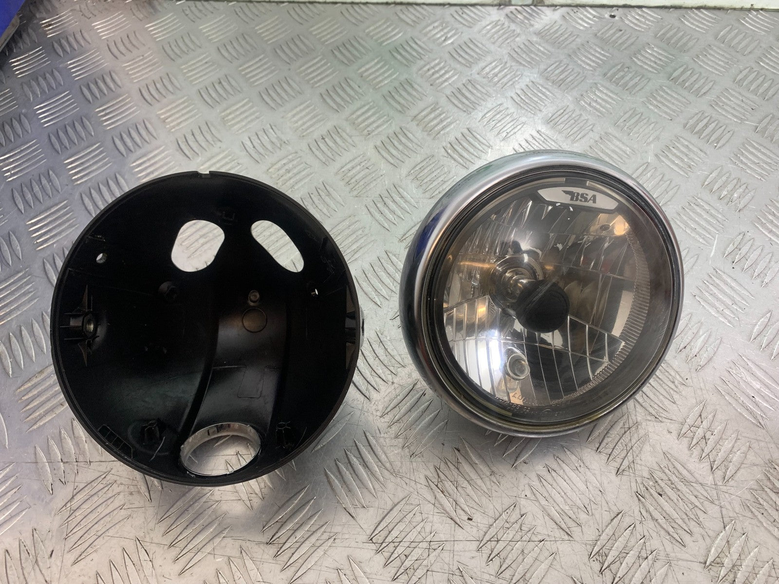 BSA 650 GOLD STAR HEADLIGHT AND BACKING   YEAR 2022-2025 (CMB1262)