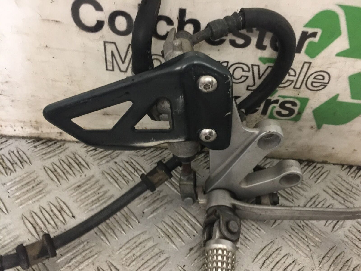SUZUKI GSXR600 GSXR 600 K1 K2 FRONT RIGHT HANGER  YEAR 2000 (STOCK 809)