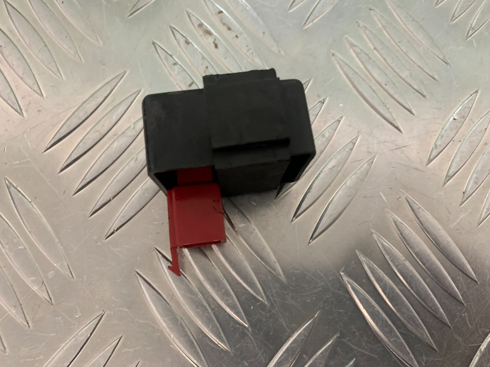 KAWASAKI ZX9R ZX9 C PETROL PUMP RELAY  YEAR 1998-99 (STOCK 957)