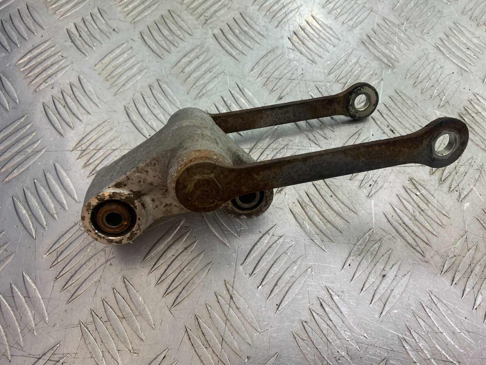 YAMAHA XVS 1300 MIDNIGHT STAR REAR SHOCK LINKAGE YEAR 2007-16 (CMB1200)
