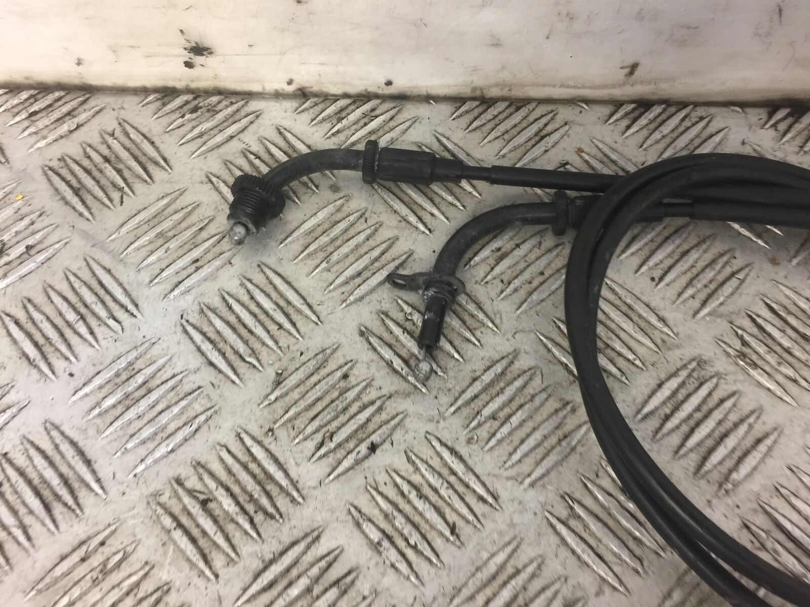 SUZUKI 650 BURGMAN THROTTLE CABLES  YEAR 2006-2012 (STOCK 471)