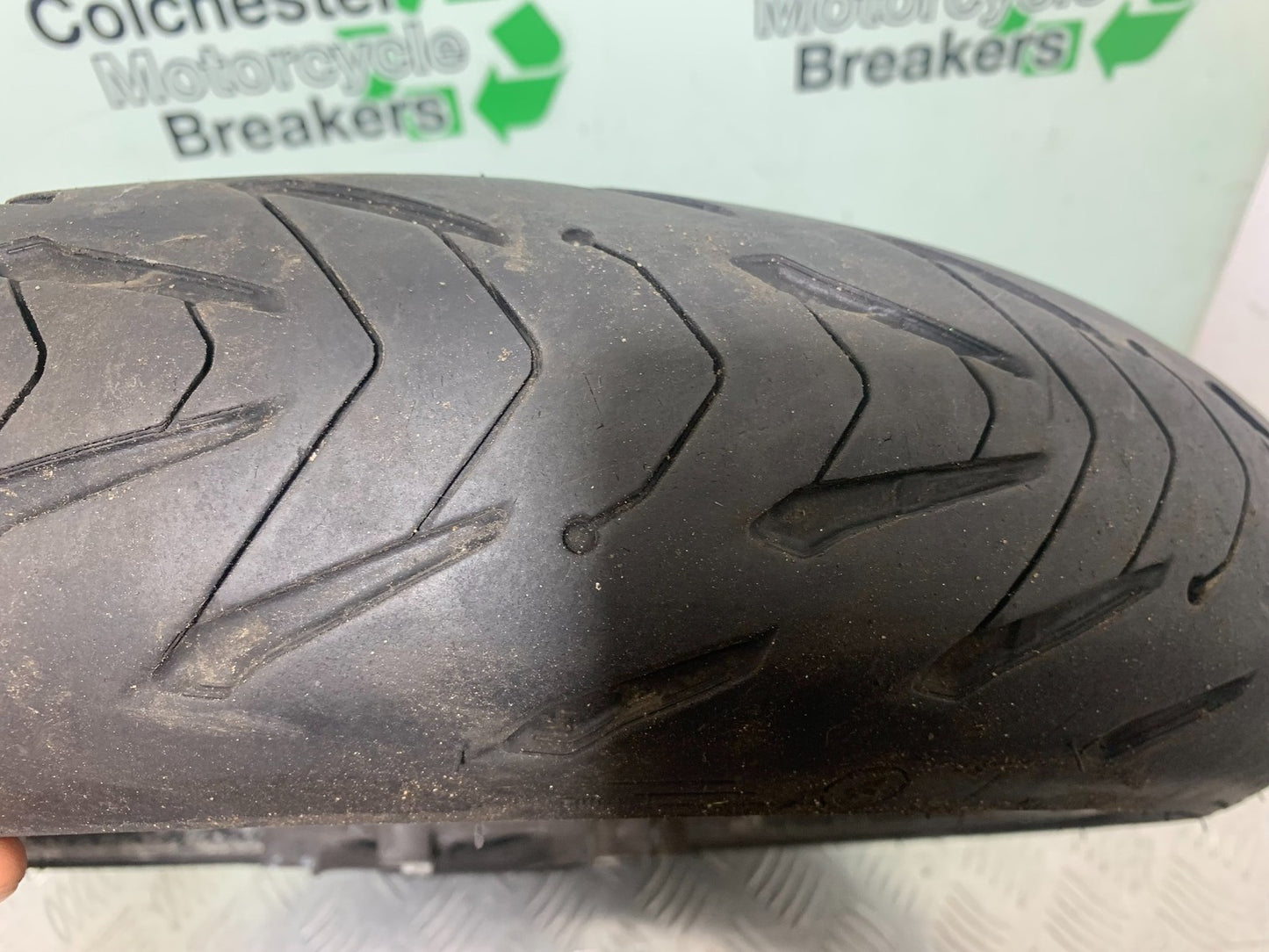 YAMAHA YZF1000 THUNDERACE FRONT WHEEL (GOOD TYRE) YEAR 1997-2000 (CMB1204)