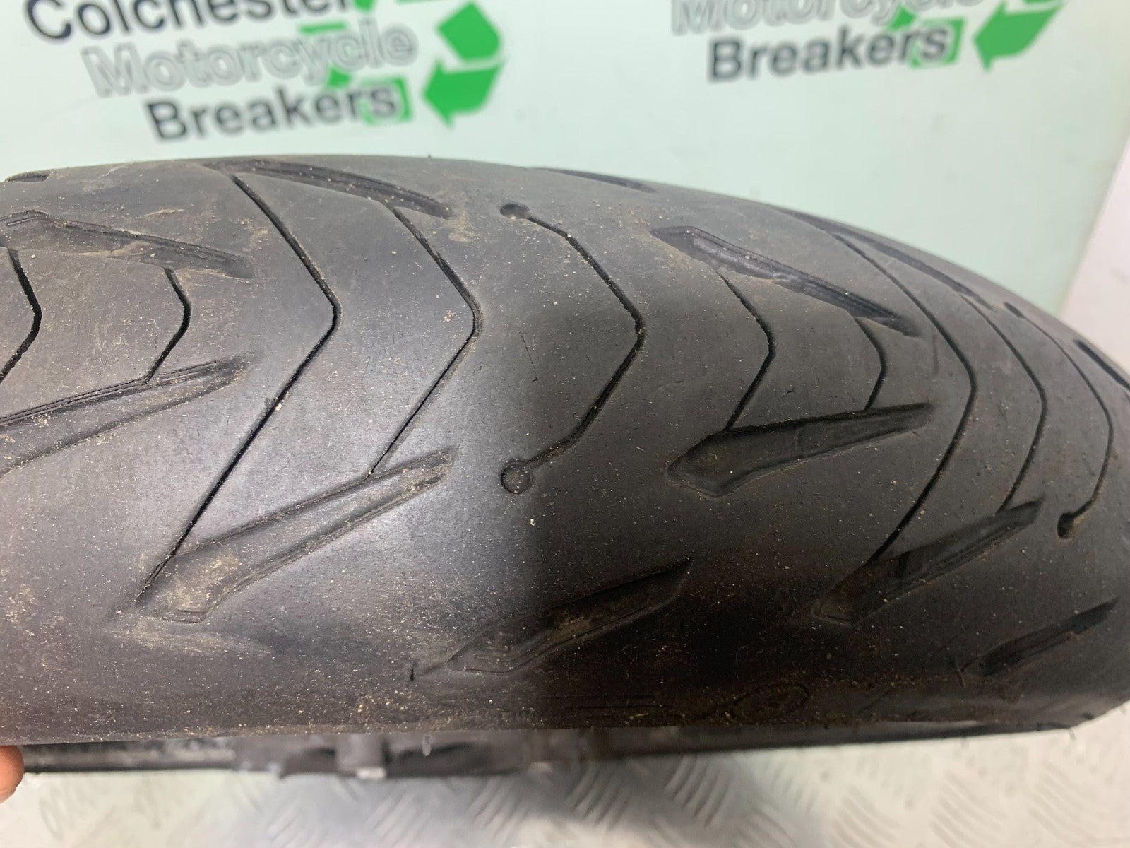 YAMAHA YZF1000 THUNDERACE FRONT WHEEL (GOOD TYRE) YEAR 1997-2000 (CMB1204)