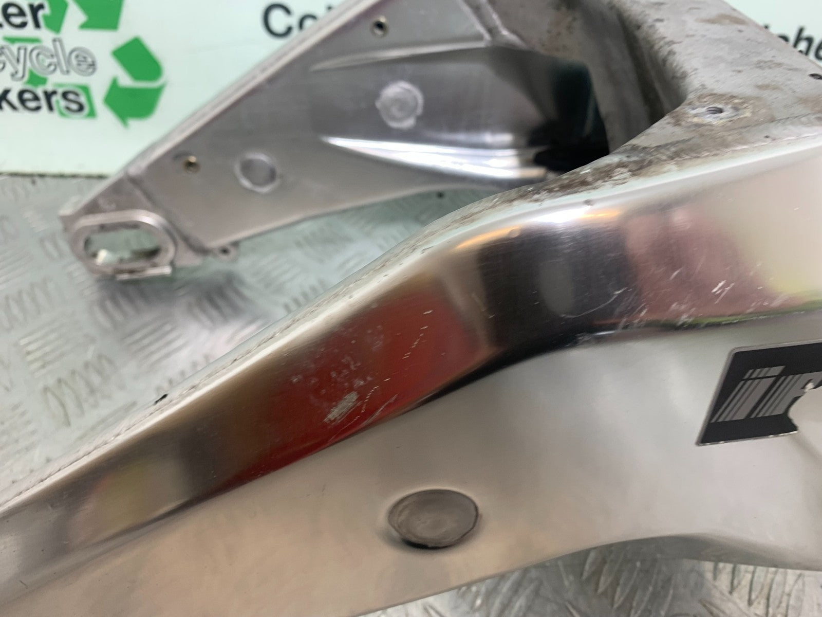 APRILIA RSV1000 R FACTORY MILLE SWINGARM  2004-09 (CMB1203)