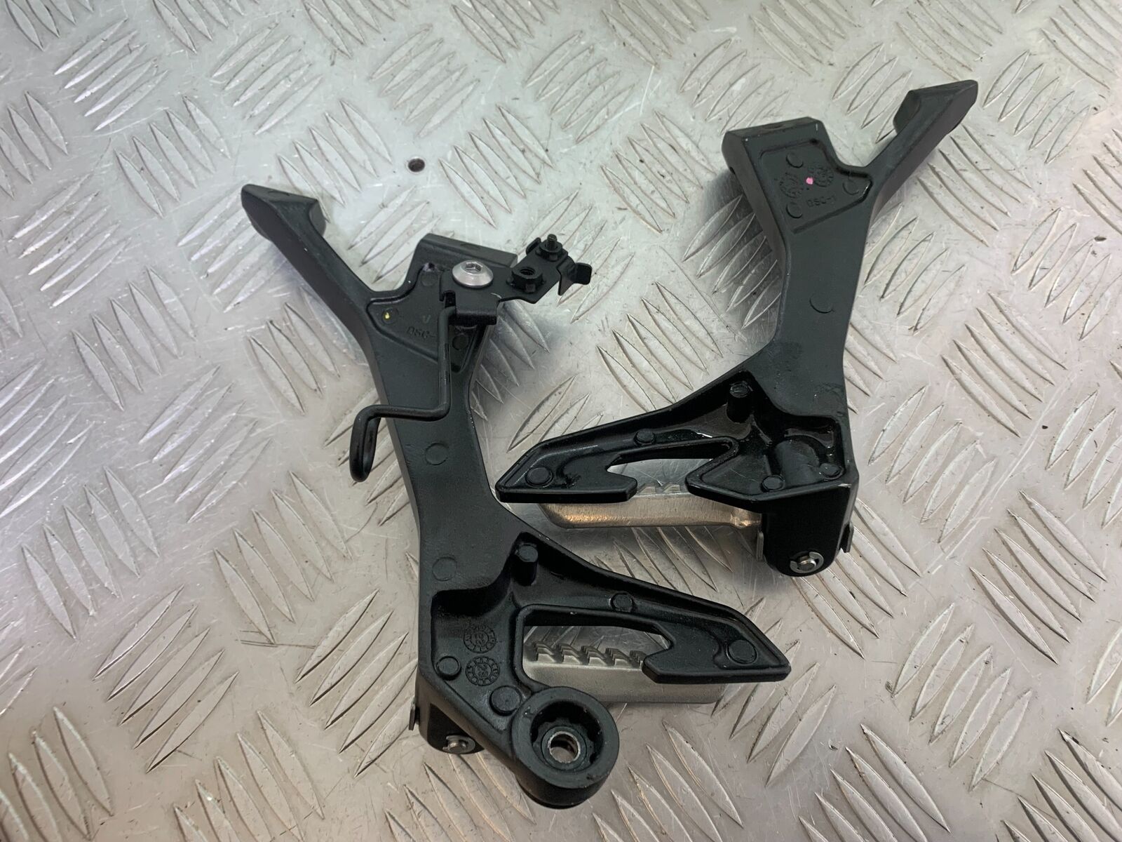 KAWASAKI NINJA 400 EX 400 REAR HANGERS AND PEGS    YEAR 2024 (CMB1075)