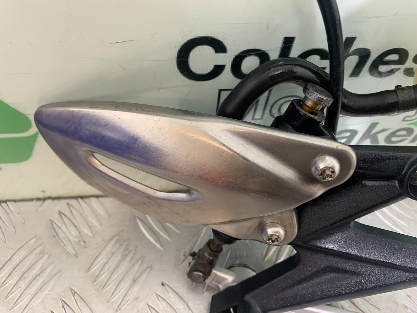 TRIUMPH 675 STREET TRIPLE R FRONT RIGHT HANGER PEG LEVER  YEAR 2013 - 2(CMB1221)