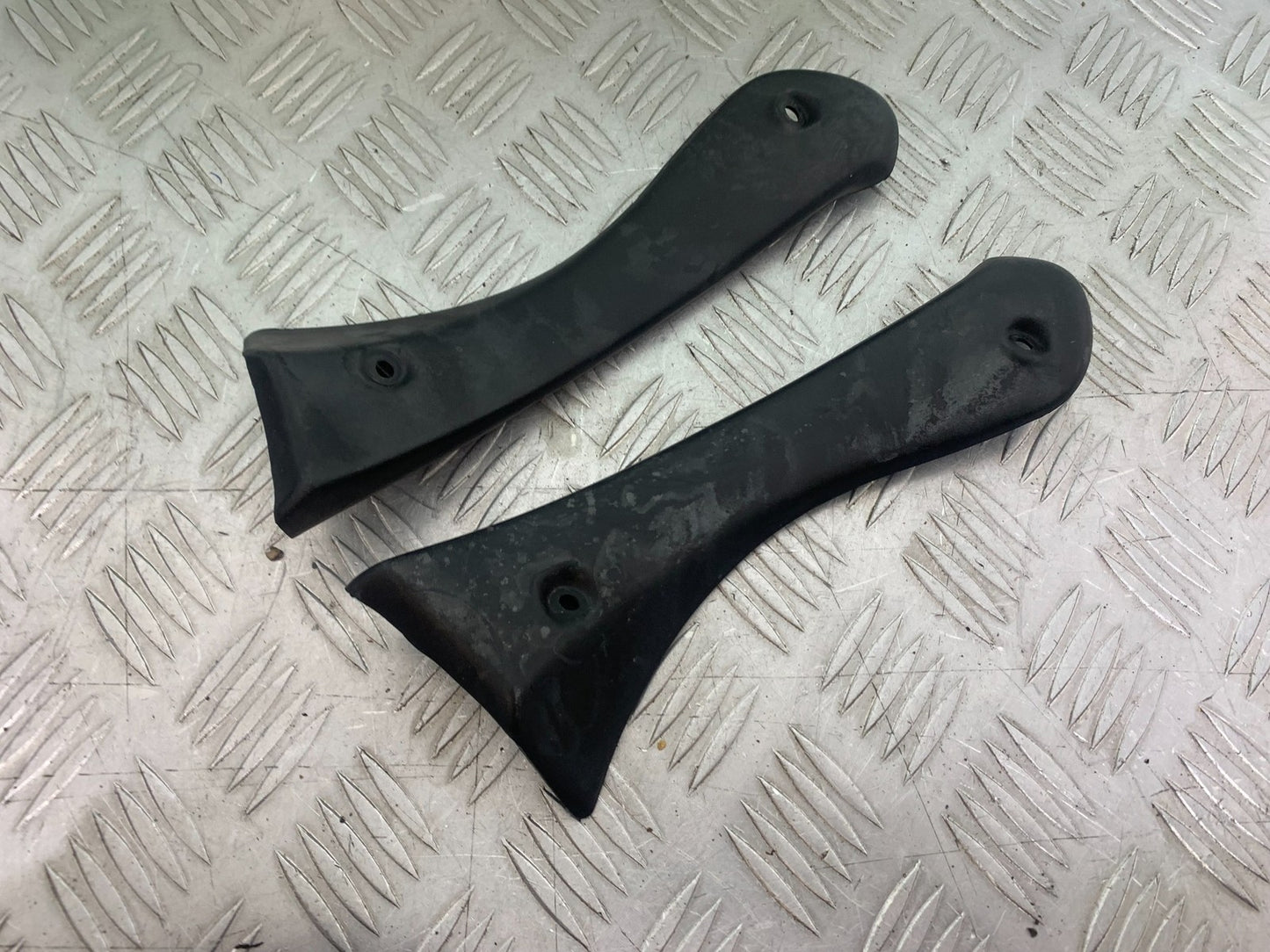 TRIUMPH 955i SPRINT ST LEFT AND RIGHT TOP INFILL PANELS  1999-2004 (CMB1176)
