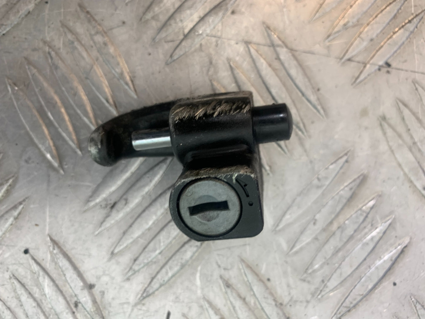 HONDA VTX1300 S-6  LOCKS AND KEY  YEAR 2004-09 (CMB1159)