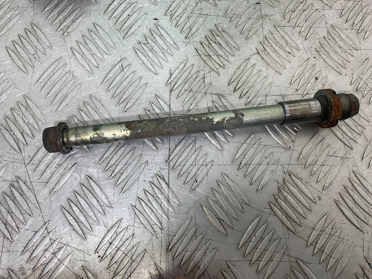 SUZUKI SV650 SV 650 mk1 SWINGARM SPINDLE   YEAR 1999-2002 (CMB1208)