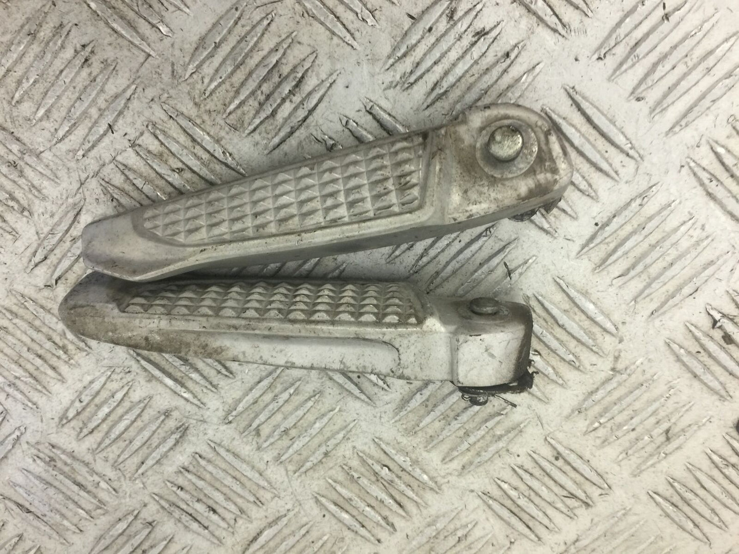 HONDA FORZA 125 REAR PEGS  YEAR 2015 (STOCK 620)