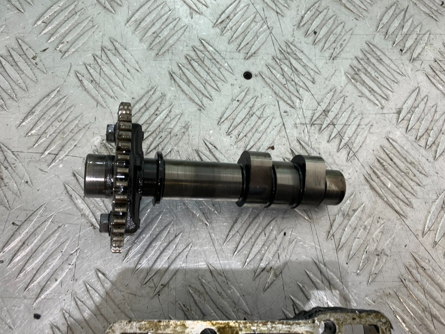 HONDA VT700 VT 700 SHADOW FRONT CAMSHAFT AND FOLLOWERS  YEAR 1984-85 (CMB1328)