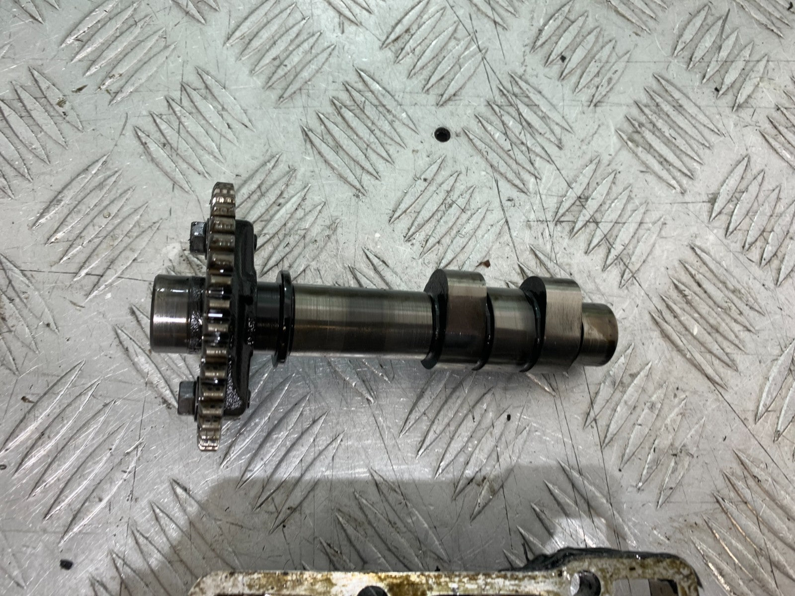 HONDA VT700 VT 700 SHADOW FRONT CAMSHAFT AND FOLLOWERS  YEAR 1984-85 (CMB1328)
