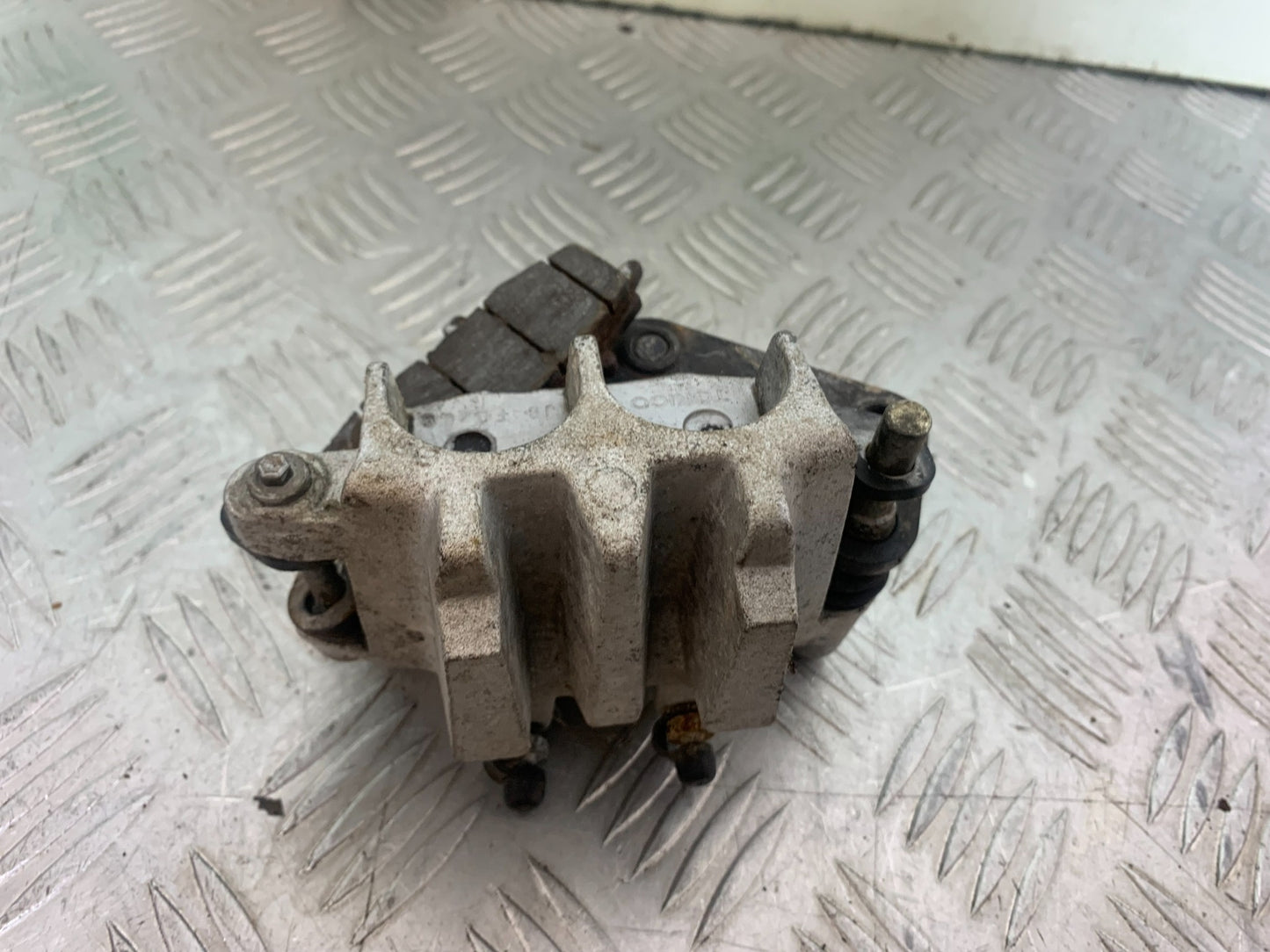 KAWASAKI VN1500 CLASSIC REAR BRAKE CALIPER   YEAR 1999 -2006 (CMB1166)