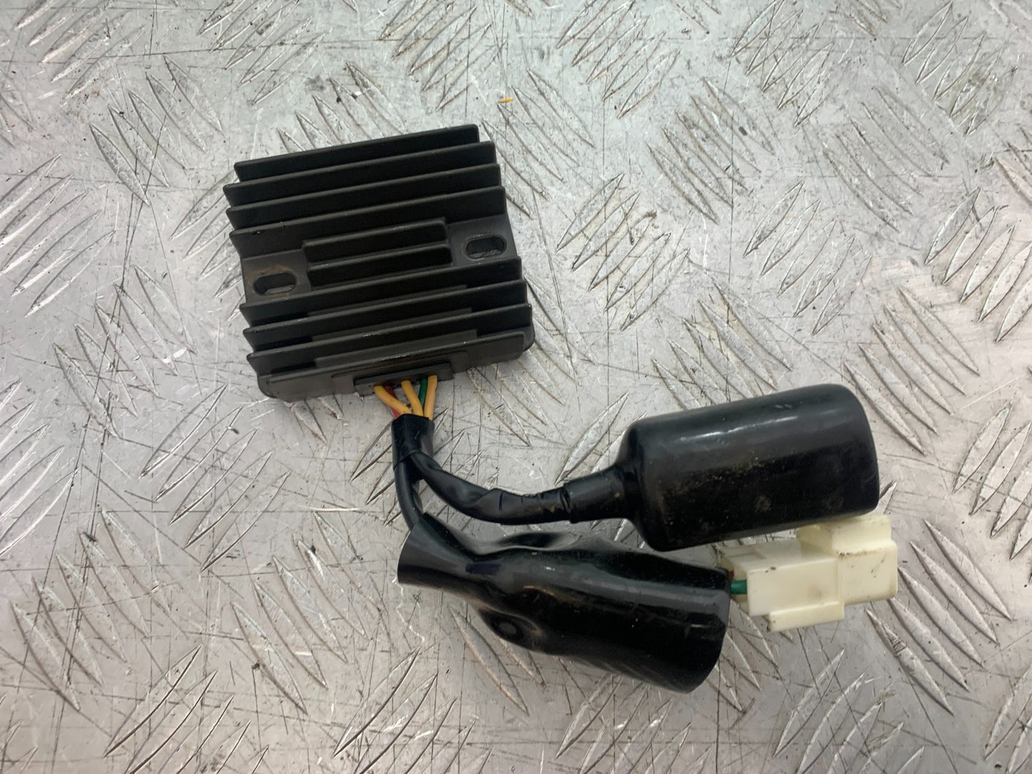 HONDA CBR1000 rr FIREBLADE REGULATOR  (NOT GENUINE) YEAR 2006 (CMB1220)