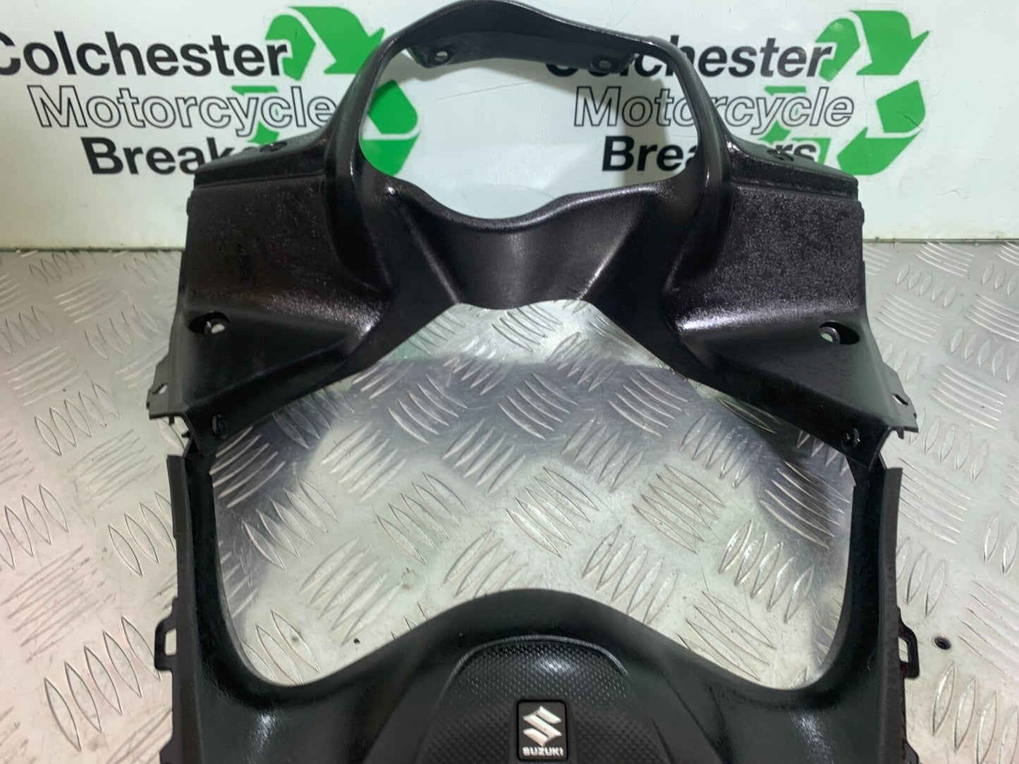 SUZUKI DL 650 V-STROM CLOCK SURROUND  YEAR 2016 (STOCK 996)