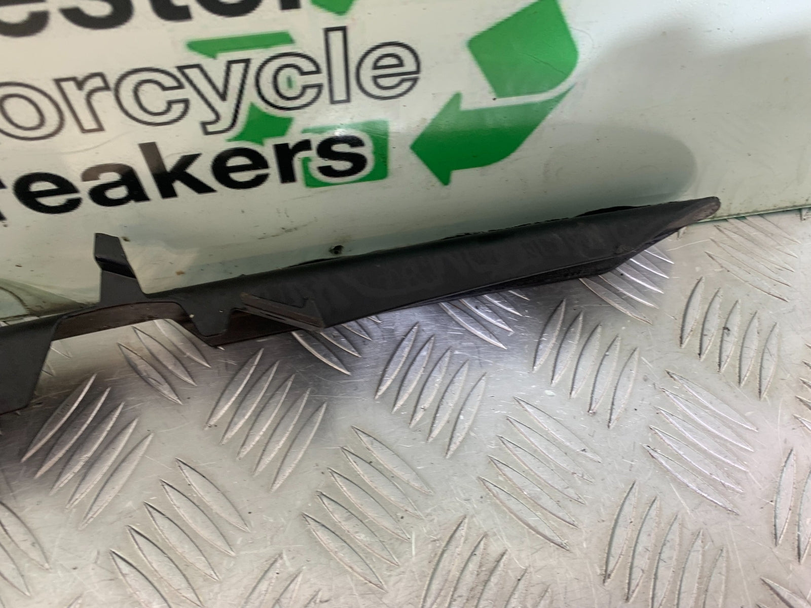 KAWASAKI ZX10R ZX 10R CHAIN GUARD   YEAR 2011-2015 (CMB1154)