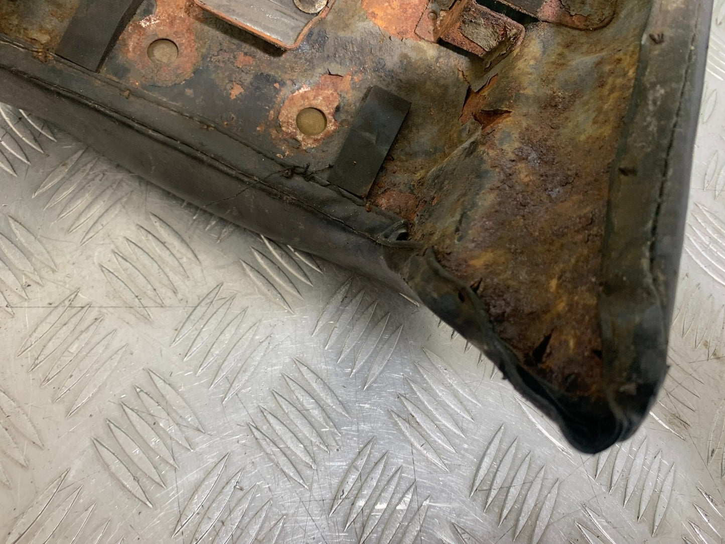 HONDA GL500 GL 500 SILVERWING REAR SEAT AND GRAB RAIL  YEAR 1981-82  (CMB1168)