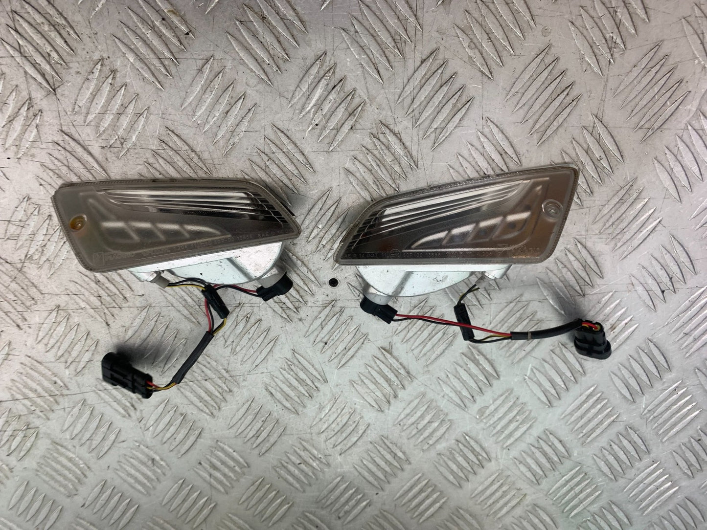 PIAGGIO VESPA GTS 125 FRONT NDICATORS  YEAR 2009-2014  (CMB1261)