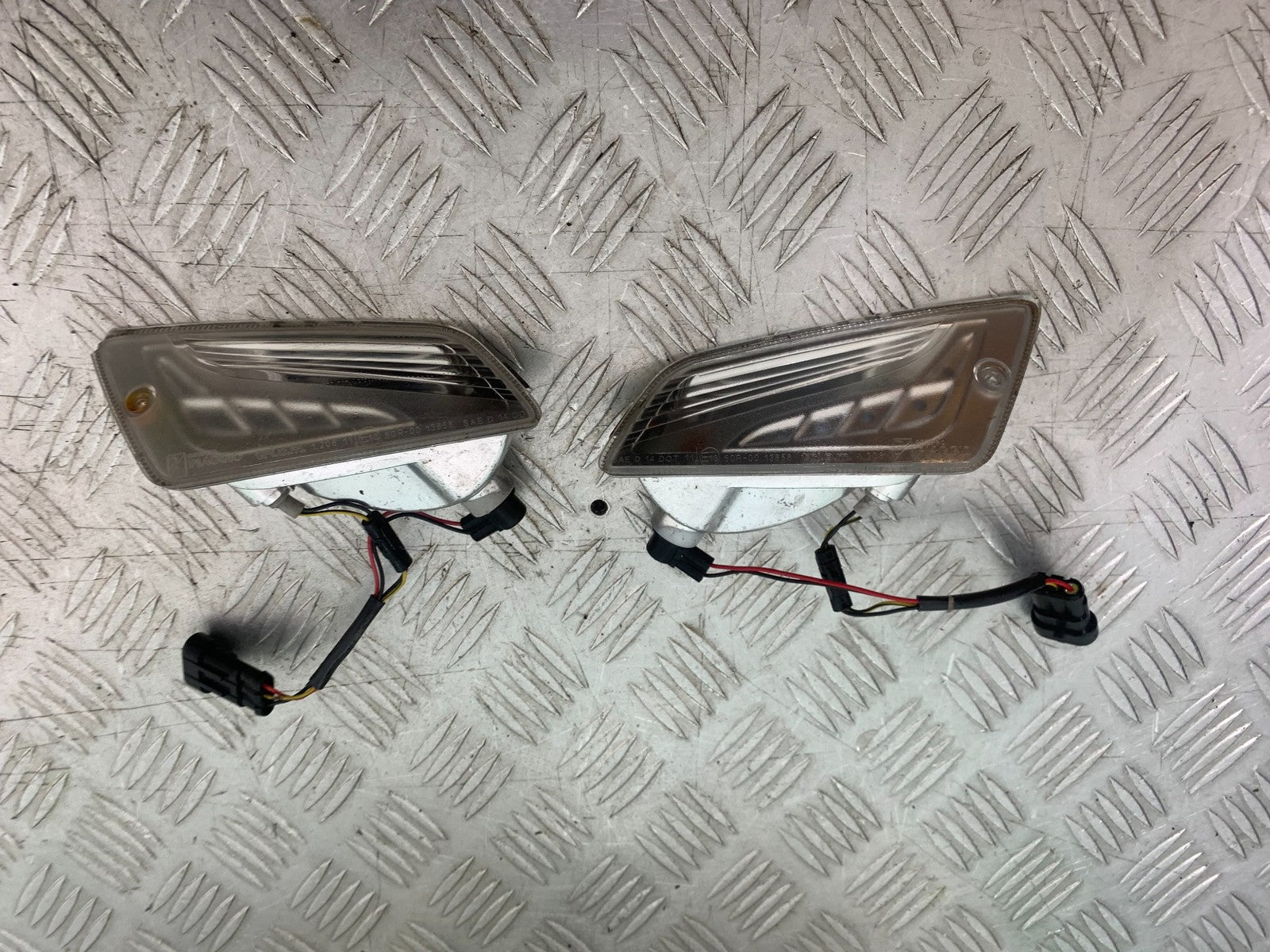 PIAGGIO VESPA GTS 125 FRONT NDICATORS  YEAR 2009-2014  (CMB1261)