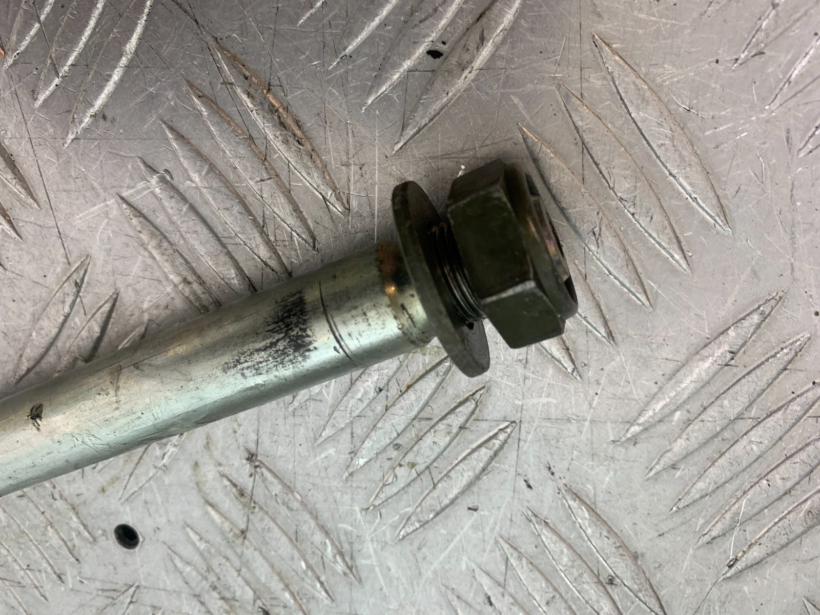 YAMAHA YZF R1 4XV SWINGARM SPINDLE  YEAR 1998-99 (CMB1291)