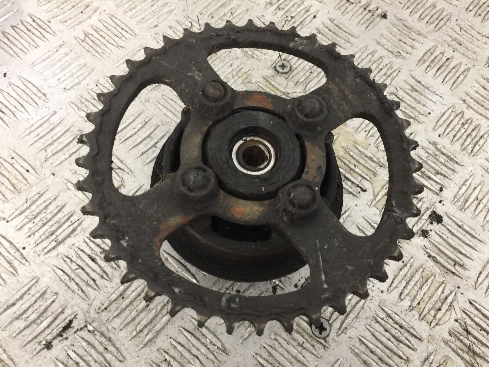 HONDA CBR125 CBR 125 REAR SPROCKET CARRIER  YEAR 2007-10 (STOCK 884)