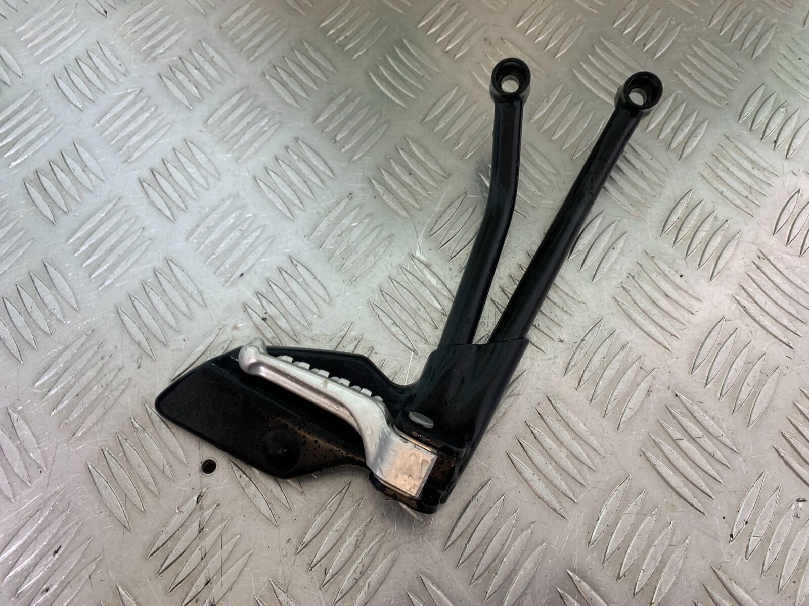 APRILIA SL750 SL 750 SHIVER RIGHT REAR HANGER AND PEG  YEAR 2012 (CMB1074)