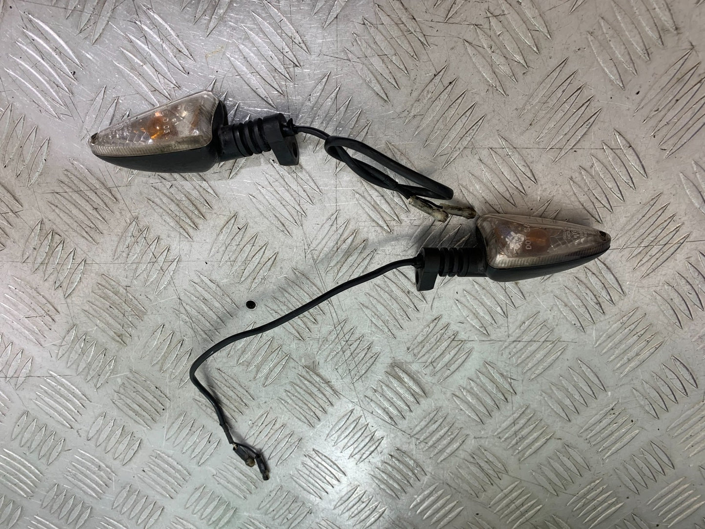 TRIUMPH SPEED TRIPLE R 1050 FRONT INDICATORS  2009 (CMB1183)