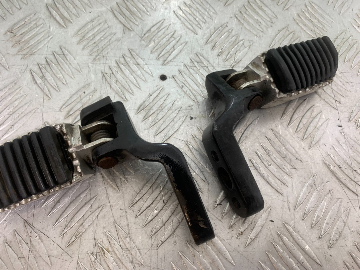 SINNIS TERRAIN 125 FRONT FOOTPEGS  YEAR 2017-2020 (CMB1241)